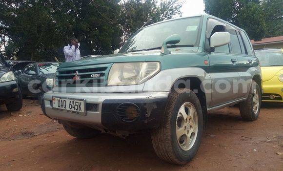 Nunua Ilio tumika Mitsubishi Pajero iO Kijani Gari ndani ya Kampala nchini Uganda Nunua Ilio tumika Mitsubishi Pajero iO Kijani Gari ndani ya Kampala nchini Uganda