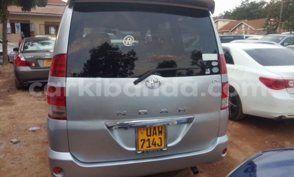 Nunua Ilio tumika Toyota Noah Fedha Gari ndani ya Kampala nchini Uganda Nunua Ilio tumika Toyota Noah Fedha Gari ndani ya Kampala nchini Uganda