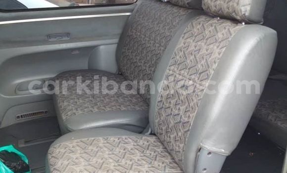 Nunua Ilio tumika Toyota Regius Nyeupe Gari ndani ya Kampala nchini Uganda Nunua Ilio tumika Toyota Regius Nyeupe Gari ndani ya Kampala nchini Uganda