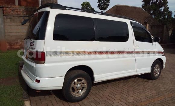 Nunua Ilio tumika Toyota Regius Nyeupe Gari ndani ya Kampala nchini Uganda Nunua Ilio tumika Toyota Regius Nyeupe Gari ndani ya Kampala nchini Uganda