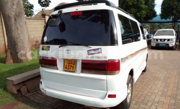 Nunua Ilio tumika Toyota Regius Nyeupe Gari ndani ya Kampala nchini Uganda Nunua Ilio tumika Toyota Regius Nyeupe Gari ndani ya Kampala nchini Uganda