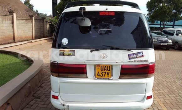 Nunua Ilio tumika Toyota Regius Nyeupe Gari ndani ya Kampala nchini Uganda Nunua Ilio tumika Toyota Regius Nyeupe Gari ndani ya Kampala nchini Uganda