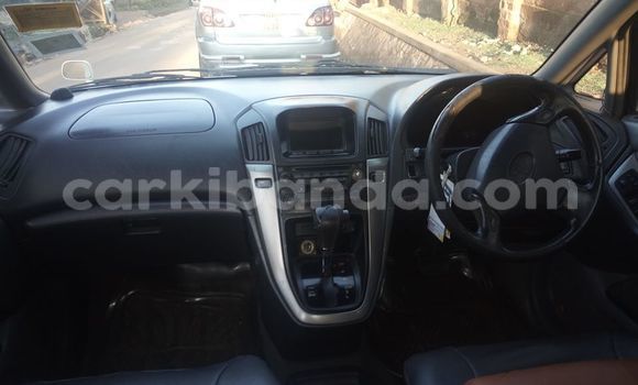 Nunua Ilio tumika Toyota Harrier Nyeupe Gari ndani ya Kampala nchini Uganda Nunua Ilio tumika Toyota Harrier Nyeupe Gari ndani ya Kampala nchini Uganda