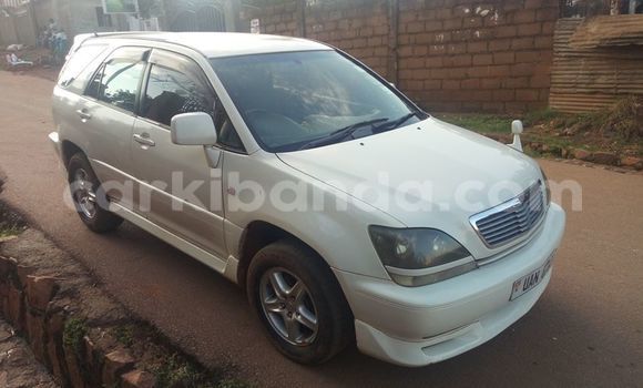 Nunua Ilio tumika Toyota Harrier Nyeupe Gari ndani ya Kampala nchini Uganda Nunua Ilio tumika Toyota Harrier Nyeupe Gari ndani ya Kampala nchini Uganda