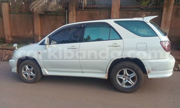 Nunua Ilio tumika Toyota Harrier Nyeupe Gari ndani ya Kampala nchini Uganda Nunua Ilio tumika Toyota Harrier Nyeupe Gari ndani ya Kampala nchini Uganda