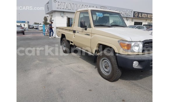 Gura Imported Toyota Land Cruiser Beige Imodoka i Import - Dubai mu Uganda Gura Imported Toyota Land Cruiser Beige Imodoka i Import - Dubai mu Uganda