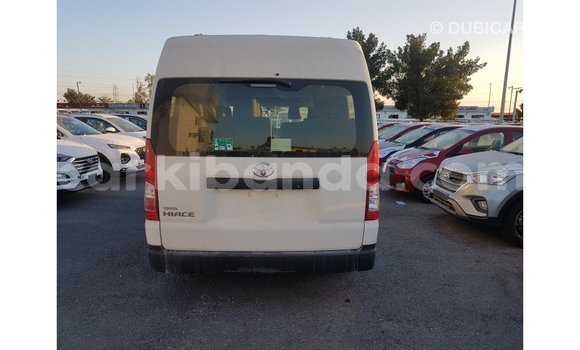 Gura Imported Toyota Hiace White Imodoka i Import - Dubai mu Uganda Gura Imported Toyota Hiace White Imodoka i Import - Dubai mu Uganda