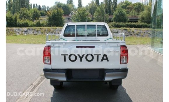 Gura Imported Toyota Hilux White Imodoka i Import - Dubai mu Uganda Gura Imported Toyota Hilux White Imodoka i Import - Dubai mu Uganda
