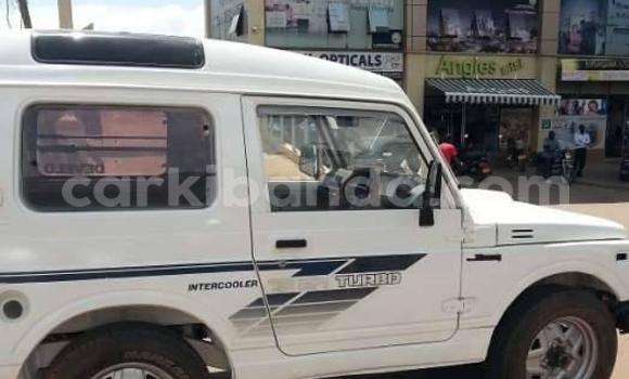 Gura Yakoze Suzuki Jimny White Imodoka i Kampala mu Uganda Gura Yakoze Suzuki Jimny White Imodoka i Kampala mu Uganda