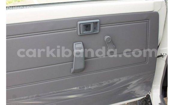 Gura Imported Toyota Land Cruiser White Imodoka i Import - Dubai mu Uganda Gura Imported Toyota Land Cruiser White Imodoka i Import - Dubai mu Uganda