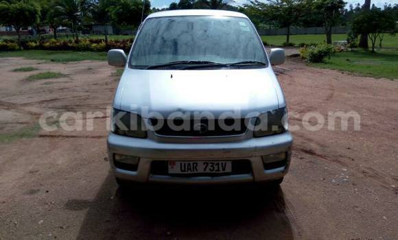Gura Yakoze Toyota Noah Silver Imodoka i Kampala mu Uganda Gura Yakoze Toyota Noah Silver Imodoka i Kampala mu Uganda
