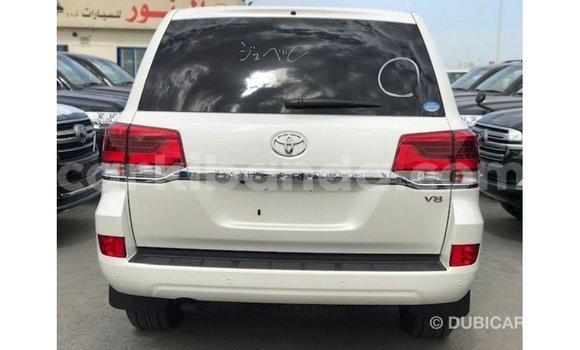 Nunua Imported Toyota Land Cruiser Nyeupe Gari ndani ya Import - Dubai nchini Uganda Nunua Imported Toyota Land Cruiser Nyeupe Gari ndani ya Import - Dubai nchini Uganda