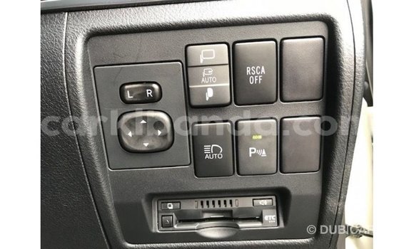 Nunua Imported Toyota Land Cruiser Nyeupe Gari ndani ya Import - Dubai nchini Uganda Nunua Imported Toyota Land Cruiser Nyeupe Gari ndani ya Import - Dubai nchini Uganda