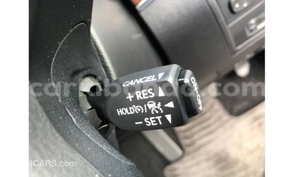 Nunua Imported Toyota Land Cruiser Nyeupe Gari ndani ya Import - Dubai nchini Uganda Nunua Imported Toyota Land Cruiser Nyeupe Gari ndani ya Import - Dubai nchini Uganda