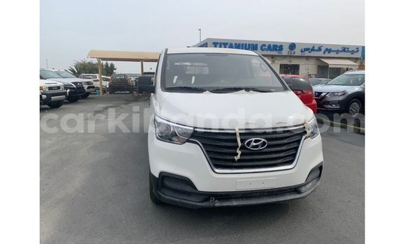 Gura Imported Hyundai Cargo White Imodoka i Import - Dubai mu Uganda Gura Imported Hyundai Cargo White Imodoka i Import - Dubai mu Uganda