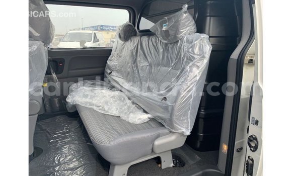 Gura Imported Hyundai Cargo White Imodoka i Import - Dubai mu Uganda Gura Imported Hyundai Cargo White Imodoka i Import - Dubai mu Uganda