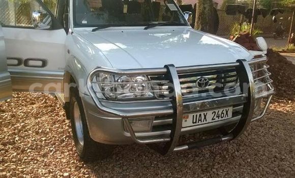 Nunua Ilio tumika Toyota Prado Nyeupe Gari ndani ya Kampala nchini Uganda Nunua Ilio tumika Toyota Prado Nyeupe Gari ndani ya Kampala nchini Uganda