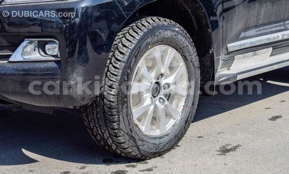 Acheter Import Voiture Toyota Land Cruiser Noir à Import - Dubai, Ouganda Acheter Import Voiture Toyota Land Cruiser Noir à Import - Dubai, Ouganda