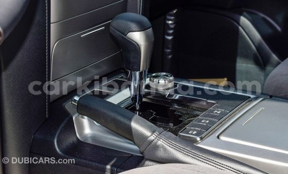 Acheter Import Voiture Toyota Land Cruiser Noir à Import - Dubai, Ouganda Acheter Import Voiture Toyota Land Cruiser Noir à Import - Dubai, Ouganda