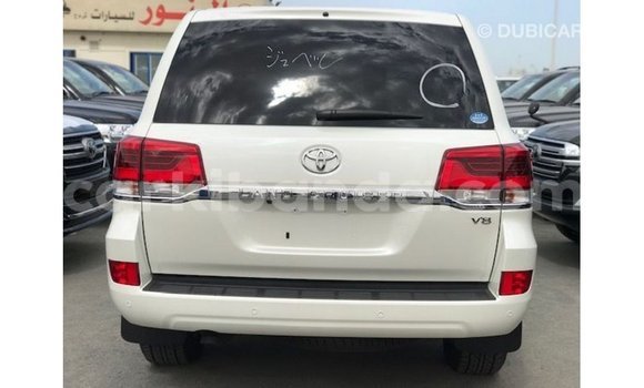 Nunua Imported Toyota Land Cruiser Nyeupe Gari ndani ya Import - Dubai nchini Uganda Nunua Imported Toyota Land Cruiser Nyeupe Gari ndani ya Import - Dubai nchini Uganda
