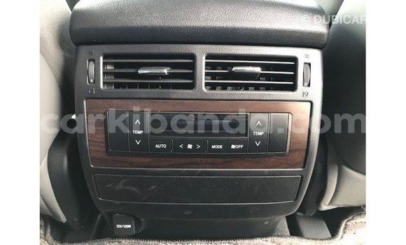 Nunua Imported Toyota Land Cruiser Nyeupe Gari ndani ya Import - Dubai nchini Uganda Nunua Imported Toyota Land Cruiser Nyeupe Gari ndani ya Import - Dubai nchini Uganda