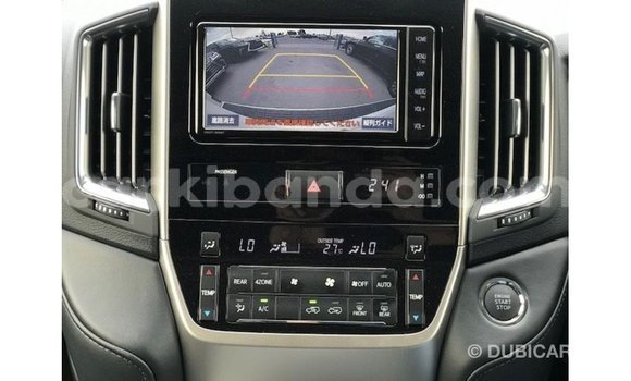 Nunua Imported Toyota Land Cruiser Nyeupe Gari ndani ya Import - Dubai nchini Uganda Nunua Imported Toyota Land Cruiser Nyeupe Gari ndani ya Import - Dubai nchini Uganda