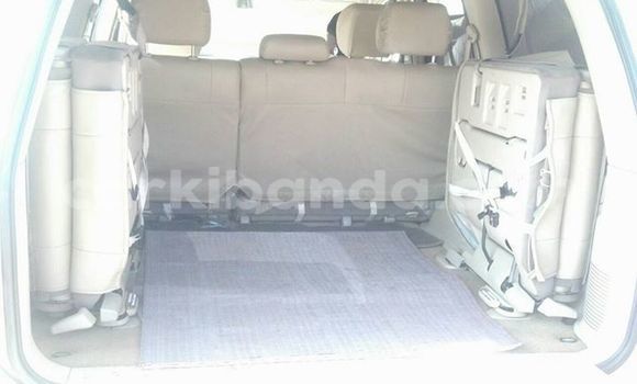 Gura Yakoze Toyota Land Cruiser White Imodoka i Kampala mu Uganda Gura Yakoze Toyota Land Cruiser White Imodoka i Kampala mu Uganda