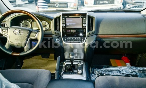 Buy Import Toyota Land Cruiser White Car in Import - Dubai in Uganda Buy Import Toyota Land Cruiser White Car in Import - Dubai in Uganda