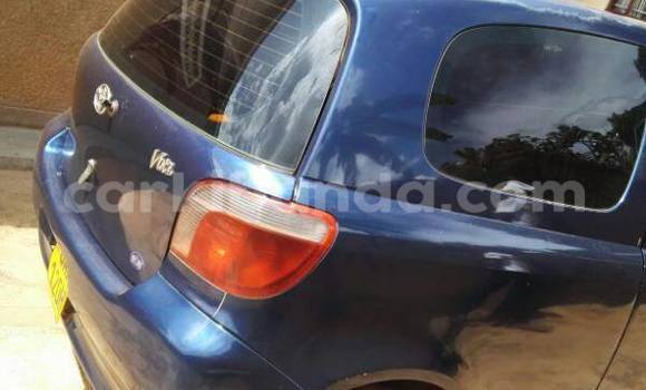 Gura Yakoze Toyota Vitz Blue Imodoka i Kampala mu Uganda Gura Yakoze Toyota Vitz Blue Imodoka i Kampala mu Uganda