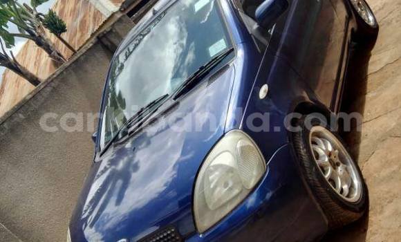 Gura Yakoze Toyota Vitz Blue Imodoka i Kampala mu Uganda Gura Yakoze Toyota Vitz Blue Imodoka i Kampala mu Uganda