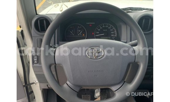 Gura Imported Toyota Land Cruiser White Imodoka i Import - Dubai mu Uganda Gura Imported Toyota Land Cruiser White Imodoka i Import - Dubai mu Uganda