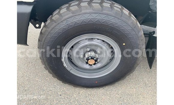 Gura Imported Toyota Land Cruiser White Imodoka i Import - Dubai mu Uganda Gura Imported Toyota Land Cruiser White Imodoka i Import - Dubai mu Uganda