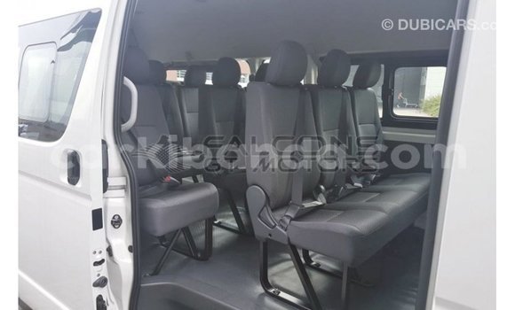 Gura Imported Toyota Hiace White Imodoka i Import - Dubai mu Uganda Gura Imported Toyota Hiace White Imodoka i Import - Dubai mu Uganda