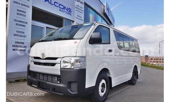 Acheter Import Voiture Toyota Hiace Blanc à Import - Dubai, Ouganda Acheter Import Voiture Toyota Hiace Blanc à Import - Dubai, Ouganda