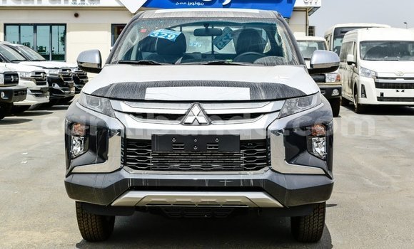 Acheter Import Voiture Mitsubishi L200 Noir à Import - Dubai, Ouganda Acheter Import Voiture Mitsubishi L200 Noir à Import - Dubai, Ouganda