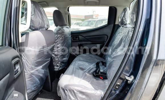 Acheter Import Voiture Mitsubishi L200 Noir à Import - Dubai, Ouganda Acheter Import Voiture Mitsubishi L200 Noir à Import - Dubai, Ouganda