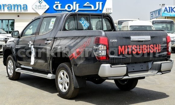 Acheter Import Voiture Mitsubishi L200 Noir à Import - Dubai, Ouganda Acheter Import Voiture Mitsubishi L200 Noir à Import - Dubai, Ouganda