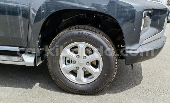 Acheter Import Voiture Mitsubishi L200 Noir à Import - Dubai, Ouganda Acheter Import Voiture Mitsubishi L200 Noir à Import - Dubai, Ouganda