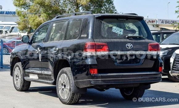 Acheter Import Voiture Toyota Land Cruiser Noir à Import - Dubai, Ouganda Acheter Import Voiture Toyota Land Cruiser Noir à Import - Dubai, Ouganda