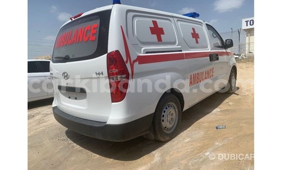 Gura Imported Hyundai Accent White Imodoka i Import - Dubai mu Uganda Gura Imported Hyundai Accent White Imodoka i Import - Dubai mu Uganda