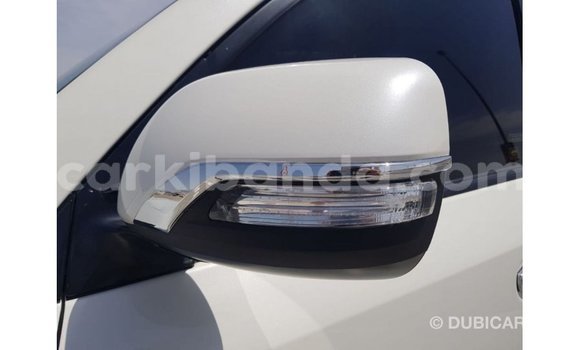 Nunua Imported Toyota Land Cruiser Nyeupe Gari ndani ya Import - Dubai nchini Uganda Nunua Imported Toyota Land Cruiser Nyeupe Gari ndani ya Import - Dubai nchini Uganda