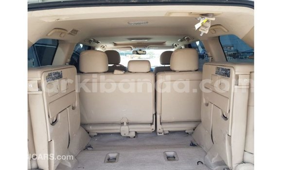 Nunua Imported Toyota Land Cruiser Nyeupe Gari ndani ya Import - Dubai nchini Uganda Nunua Imported Toyota Land Cruiser Nyeupe Gari ndani ya Import - Dubai nchini Uganda