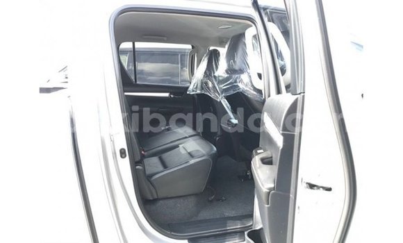Nunua Imported Toyota Hilux Nyingine Gari ndani ya Import - Dubai nchini Uganda Nunua Imported Toyota Hilux Nyingine Gari ndani ya Import - Dubai nchini Uganda