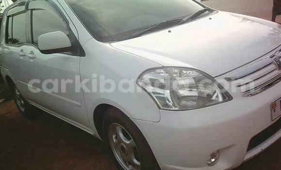 Gura Yakoze Toyota Raum White Imodoka i Kampala mu Uganda Gura Yakoze Toyota Raum White Imodoka i Kampala mu Uganda