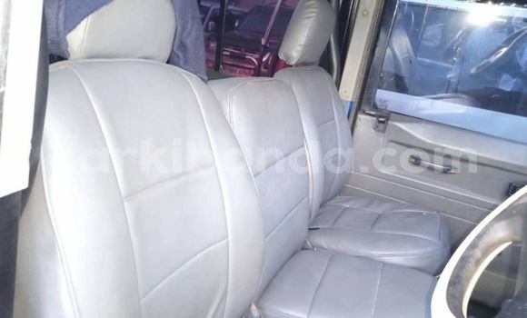 Buy Used Land Rover Defender Blue Car in Kampala in Uganda Buy Used Land Rover Defender Blue Car in Kampala in Uganda