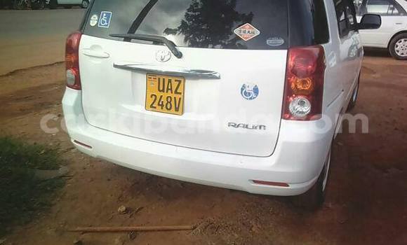 Gura Yakoze Toyota Raum White Imodoka i Kampala mu Uganda Gura Yakoze Toyota Raum White Imodoka i Kampala mu Uganda