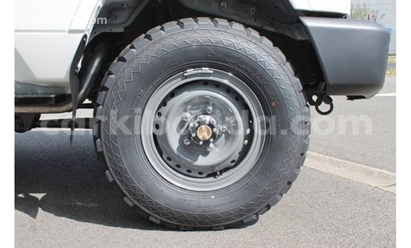 Buy Import Toyota Land Cruiser White Car in Import - Dubai in Uganda Buy Import Toyota Land Cruiser White Car in Import - Dubai in Uganda