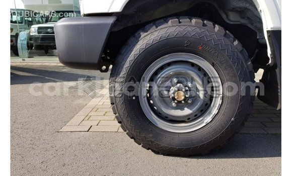 Buy Import Toyota Land Cruiser White Car in Import - Dubai in Uganda Buy Import Toyota Land Cruiser White Car in Import - Dubai in Uganda