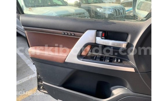 Gura Imported Toyota Land Cruiser Black Imodoka i Import - Dubai mu Uganda Gura Imported Toyota Land Cruiser Black Imodoka i Import - Dubai mu Uganda