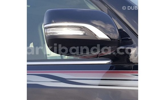 Acheter Import Voiture Toyota Land Cruiser Noir à Import - Dubai, Ouganda Acheter Import Voiture Toyota Land Cruiser Noir à Import - Dubai, Ouganda